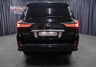 Подержанный автомобиль Lexus LX 2017 года (6 фото)