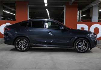 Подержанный автомобиль BMW X6 2020 года (4 фото)