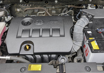Подержанный автомобиль Toyota RAV4 2014 года (9 фото)