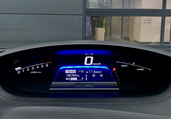 Подержанный автомобиль Honda Freed 2013 года (23 фото)