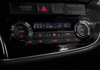 Подержанный автомобиль Mitsubishi Outlander 2016 года (16 фото)