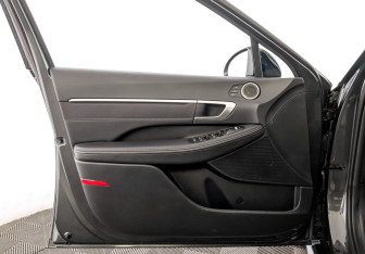 Подержанный автомобиль Hyundai Sonata 2023 года (19 фото)