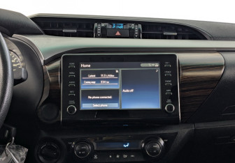 Подержанный автомобиль Toyota Hilux 2022 года (27 фото)