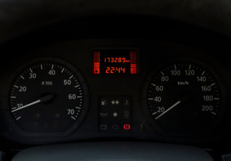 Подержанный автомобиль Renault Logan Sedan 2009 года (13 фото)