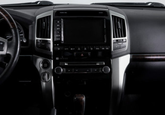 Подержанный автомобиль Toyota Land Cruiser Suv 2013 года (13 фото)