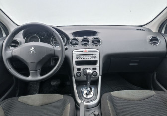 Подержанный автомобиль Peugeot 308 Hatchback 2012 года (12 фото)