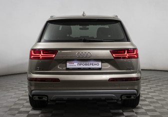 Подержанный автомобиль Audi Q7 2016 года (6 фото)