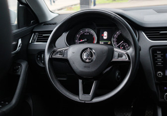 Подержанный автомобиль Skoda Octavia Liftback 2017 года (12 фото)