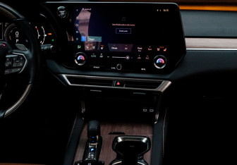 Подержанный автомобиль Lexus RX 2023 года (12 фото)