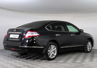 Подержанный автомобиль Nissan Teana 2011 года (4 фото)