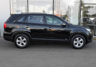 Подержанный автомобиль Kia Sorento 2014 года (4 фото)