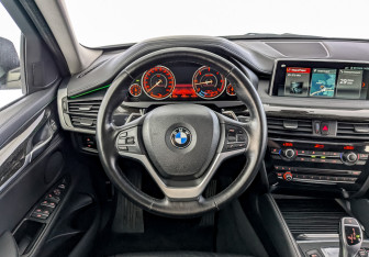 Подержанный автомобиль BMW X6 2019 года (22 фото)