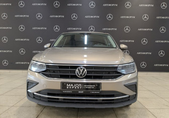 Подержанный автомобиль Volkswagen Tiguan 2021 года (2 фото)