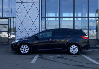Подержанный автомобиль Ford Focus Wagon 2013 года (8 фото)