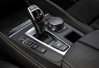 Подержанный автомобиль BMW X6 2017 года (18 фото)