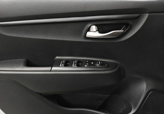 Подержанный автомобиль Kia Rio Hatchback 2021 года (15 фото)