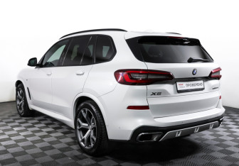 Подержанный автомобиль BMW X5 2020 года (7 фото)
