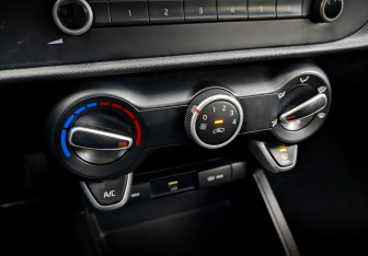 Подержанный автомобиль Kia Rio Hatchback 2021 года (26 фото)