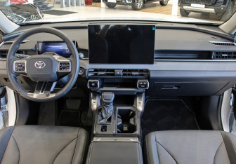 Новый Toyota RAV4 2025 (9 фото)