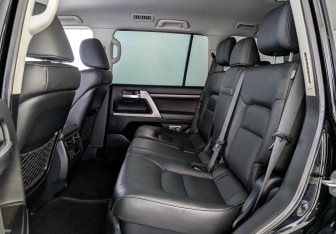 Подержанный автомобиль Toyota Land Cruiser Suv 2019 года (18 фото)