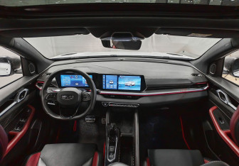 Подержанный автомобиль Geely Coolray 2023 года (12 фото)