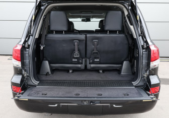 Подержанный автомобиль Lexus LX 2014 года (8 фото)