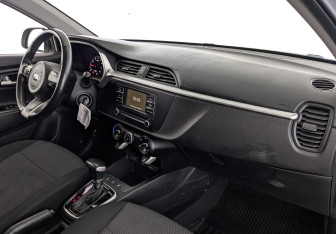Подержанный автомобиль Kia Rio Hatchback 2021 года (12 фото)