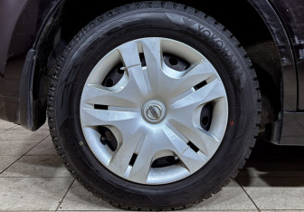 Подержанный автомобиль Nissan Tiida Sedan 2013 года (9 фото)