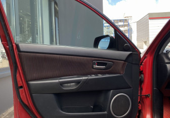 Подержанный автомобиль Mazda 3 Hatchback 2005 года (15 фото)