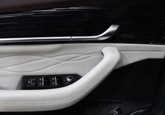 Подержанный автомобиль Geely Monjaro 2023 года (11 фото)