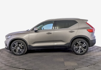 Подержанный автомобиль Volvo XC40 2020 года (8 фото)