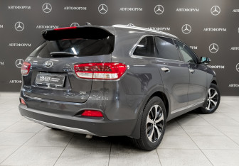 Подержанный автомобиль Kia Sorento 2016 года (5 фото)