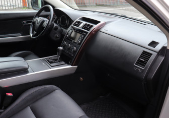Подержанный автомобиль Mazda CX-9 2012 года (8 фото)