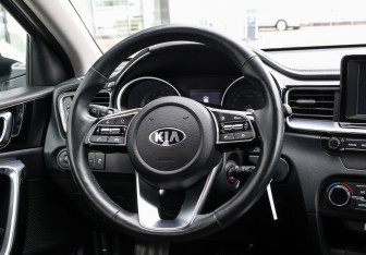 Подержанный автомобиль Kia Ceed Hatchback 2018 года (16 фото)
