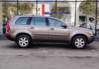 Подержанный автомобиль Volvo XC90 2008 года (4 фото)