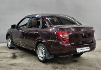 Подержанный автомобиль LADA (ВАЗ) Granta Sedan 2012 года (7 фото)