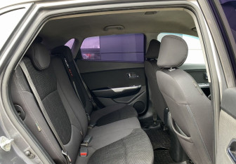 Подержанный автомобиль Kia Rio Hatchback 2013 года (23 фото)