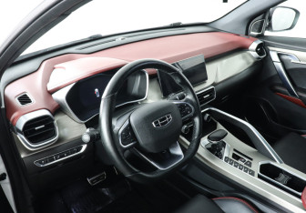 Подержанный автомобиль Geely Coolray 2023 года (9 фото)