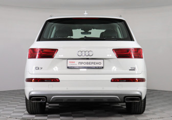 Подержанный автомобиль Audi Q7 2017 года (6 фото)