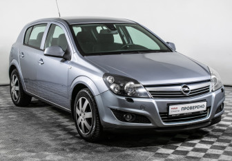 Подержанный автомобиль Opel Astra Hatchback 2010 года (3 фото)