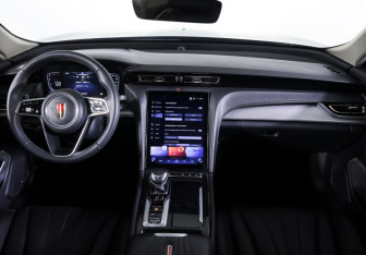 Подержанный автомобиль Hongqi H5 2023 года (12 фото)