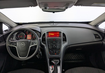 Подержанный автомобиль Opel Astra Hatchback 2012 года (14 фото)