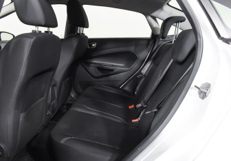 Подержанный автомобиль Ford Fiesta Sedan 2016 года (16 фото)