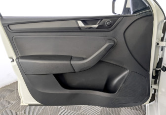 Подержанный автомобиль Skoda Rapid Liftback 2019 года (19 фото)