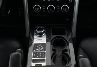 Подержанный автомобиль Land Rover Discovery 2017 года (15 фото)