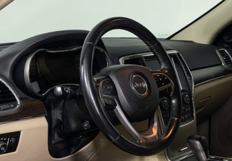 Подержанный автомобиль Jeep Grand Cherokee 2018 года (12 фото)