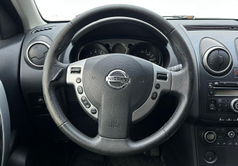 Подержанный автомобиль Nissan Qashqai 2008 года (12 фото)
