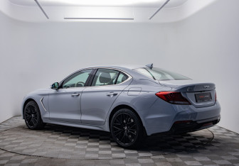 Подержанный автомобиль Genesis G70 2019 года (7 фото)