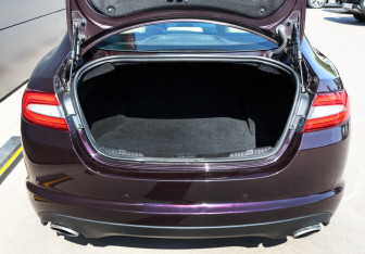 Подержанный автомобиль Jaguar XF Sedan 2014 года (10 фото)