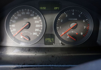 Подержанный автомобиль Volvo S40 2011 года (12 фото)